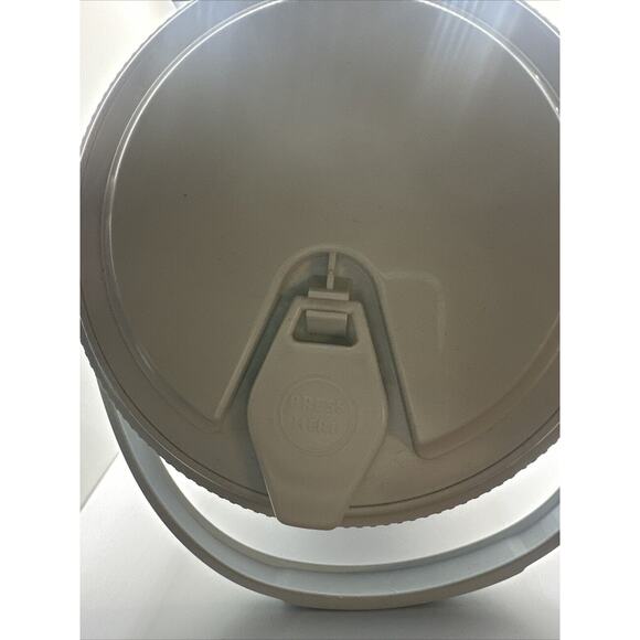 Vintage Rubbermaid GOTT Insulated Thermal Half Gallon Thermos Cooler Jug 1502 - Picture 4 of 5